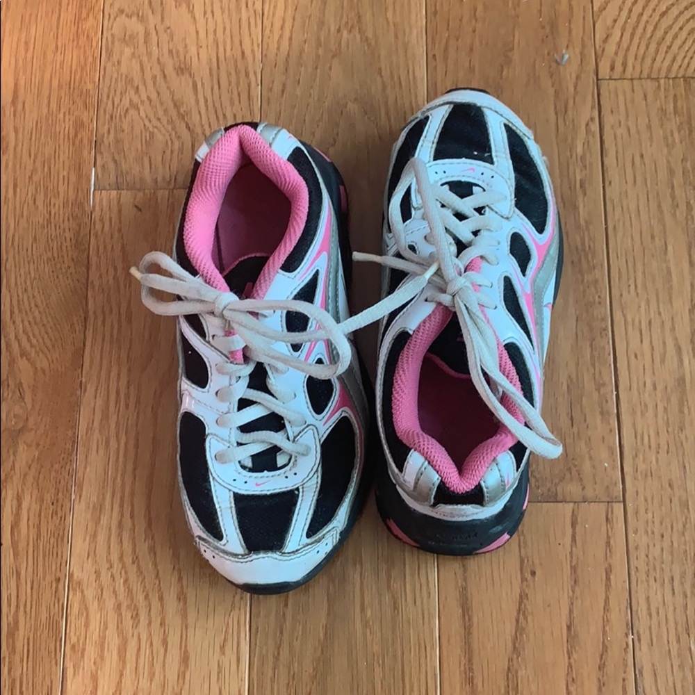 Nike tennis shoes
